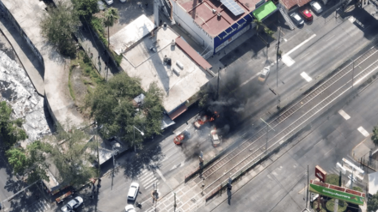 Foto - Meksika sokakları cehennemi yaşıyor! Kartel lideri öldü, ortalık birbirine girdi