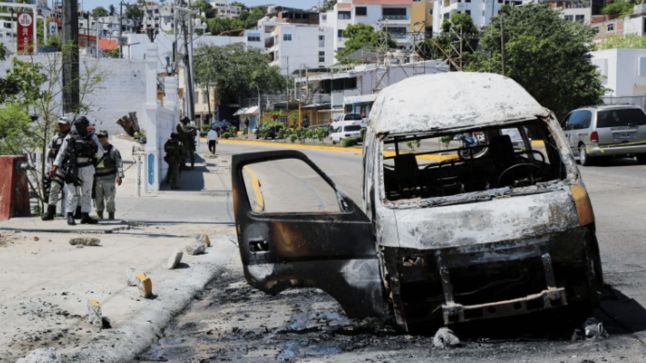 Foto - Meksika sokakları cehennemi yaşıyor! Kartel lideri öldü, ortalık birbirine girdi