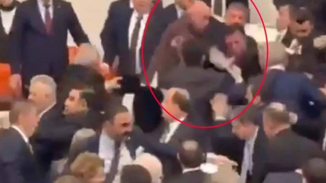 Foto - Melih Gökçek oğlunu paylaştı, sosyal medya sallandı: Bakana saldırmaya kalkarsan sonuç bu olur