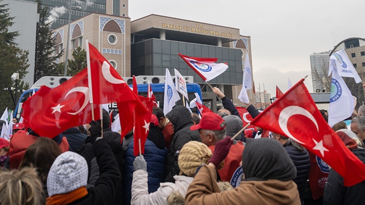 Foto - Memur seyyanen zam peşinde