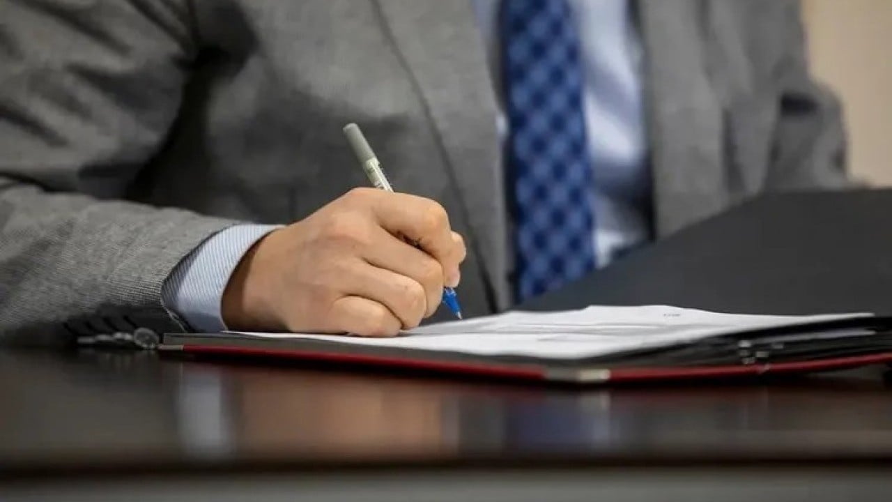 Foto - Memuriyet hayatında milat! Yanlış yapanın hem maaşı kesilecek hem 3 yıl kapı dışarı edilecek