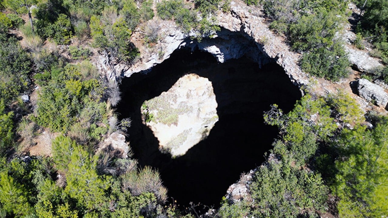 Foto - Merak edilen 90 metrelik kara deliğe ilk kez inildi