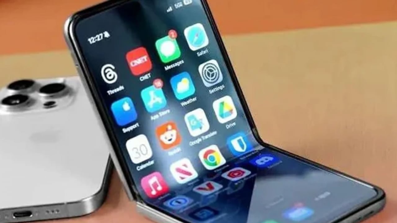 Foto - Merakla bekleniyordu: Katlanabilir iPhone görücüye çıktı!
