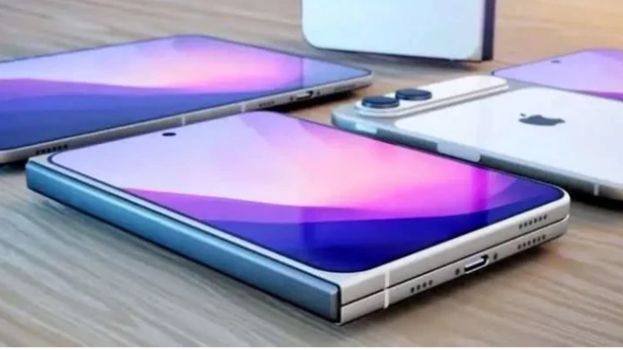 Foto - Merakla bekleniyordu: Katlanabilir iPhone görücüye çıktı!