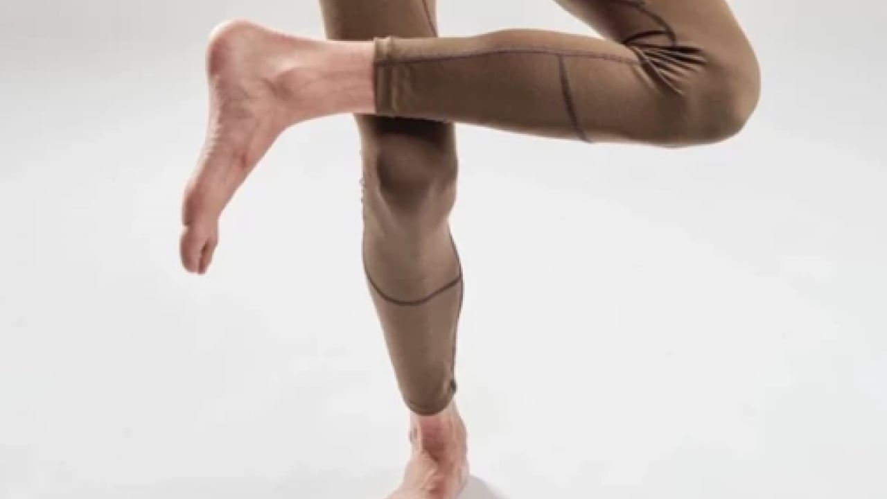 Foto - Merdiven inerken, tramvayda denge... Tek ayak üzerinde durmanın şaşırtıcı faydaları