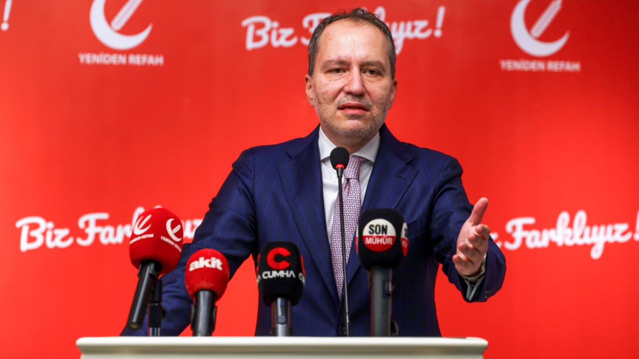 Foto - Merhum Erbakan’a da ‘hırsız’ demişlerdi! Yeniden Refah’a giden Özel’den iftira üstüne iftira