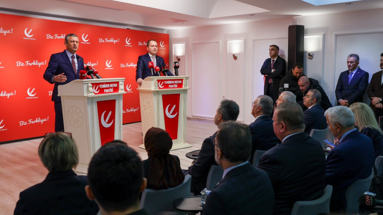 Foto - Merhum Erbakan’a da ‘hırsız’ demişlerdi! Yeniden Refah’a giden Özel’den iftira üstüne iftira