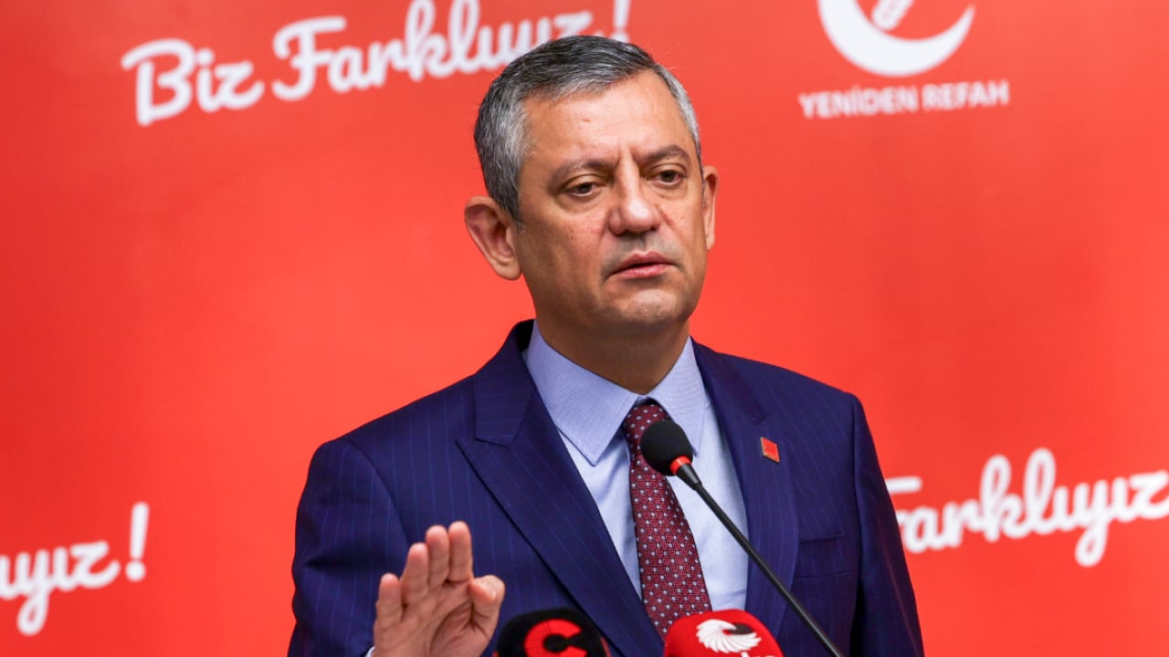 Foto - Merhum Erbakan’a da ‘hırsız’ demişlerdi! Yeniden Refah’a giden Özel’den iftira üstüne iftira