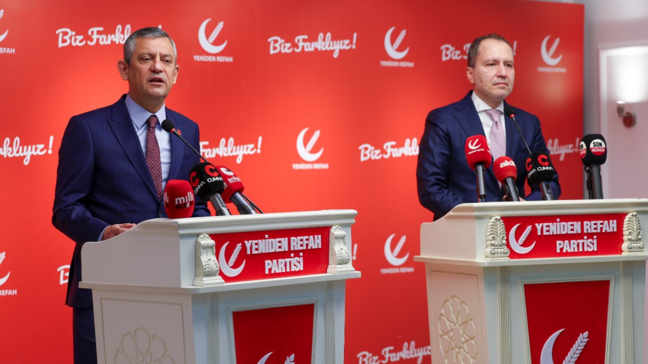 Foto - Merhum Erbakan’a da ‘hırsız’ demişlerdi! Yeniden Refah’a giden Özel’den iftira üstüne iftira