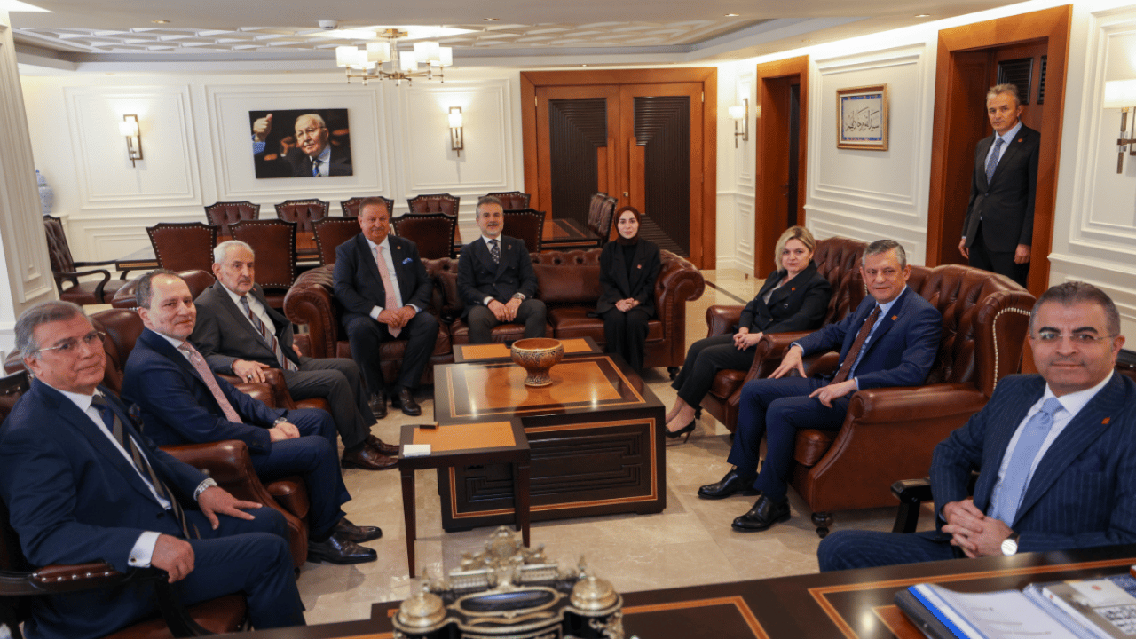 Foto - Merhum Erbakan’a da ‘hırsız’ demişlerdi! Yeniden Refah’a giden Özel’den iftira üstüne iftira