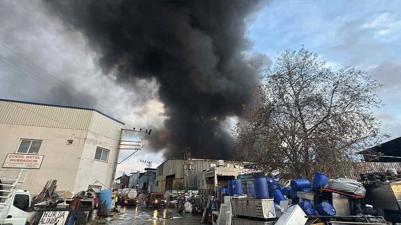 Foto - Mersin'de çok büyük yangın