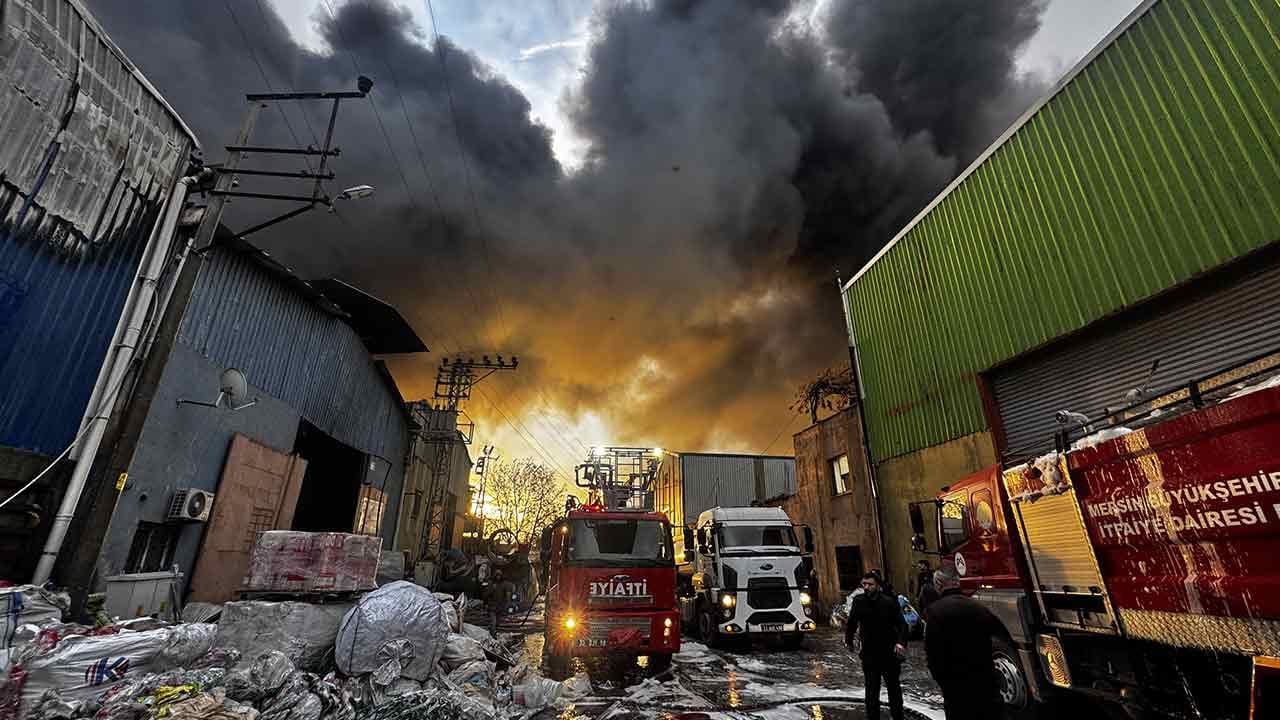 Foto - Mersin'de çok büyük yangın