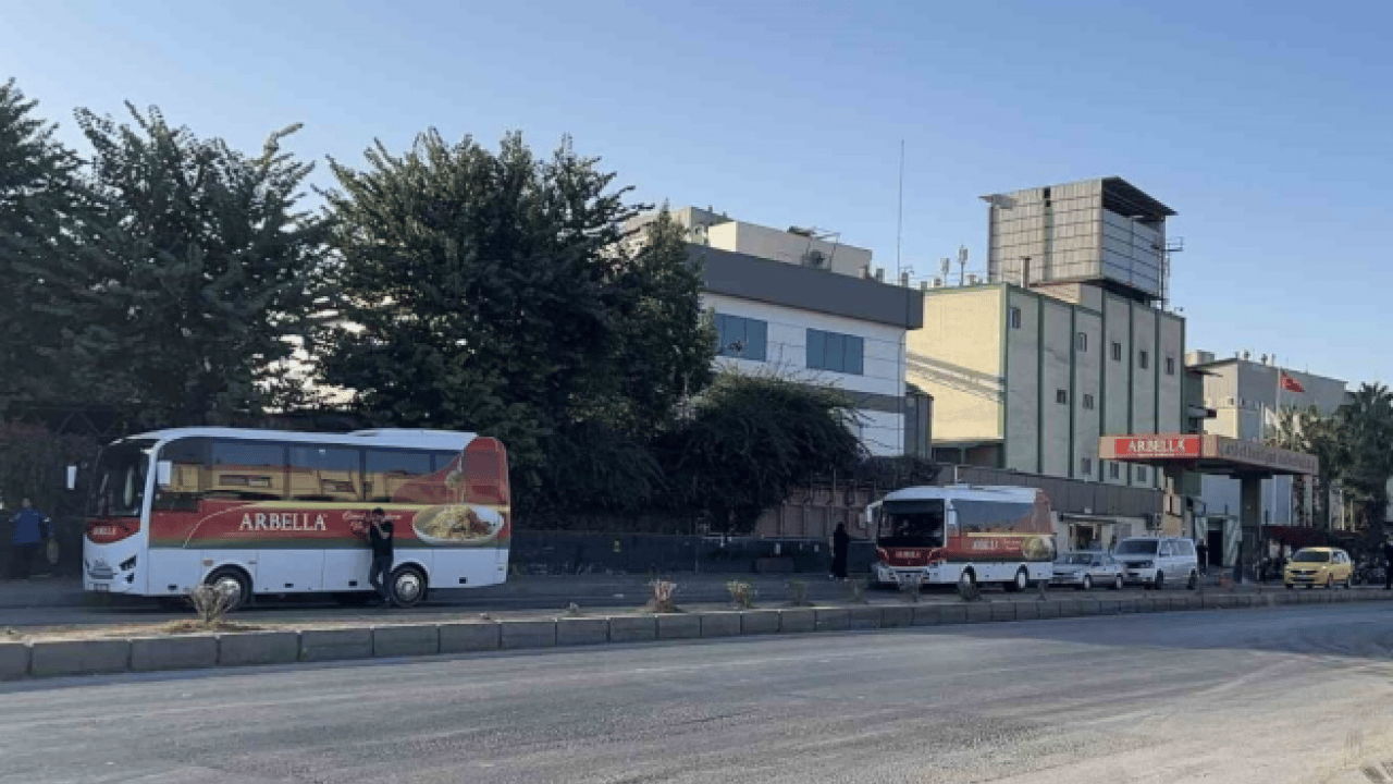 Foto - Mersin’de gıda tesisinde zehirlenme skandalı: Zirai ilaçtan etkilenen 11 işçi hastaneye kaldırıldı