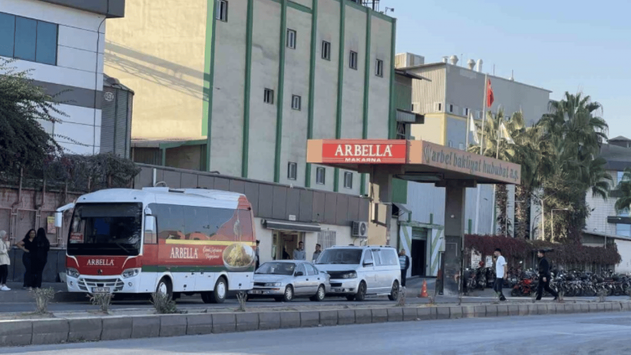 Foto - Mersin’de gıda tesisinde zehirlenme skandalı: Zirai ilaçtan etkilenen 11 işçi hastaneye kaldırıldı