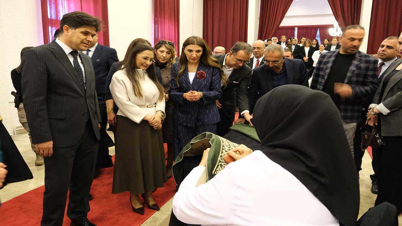 Foto - Mersin’de Maneviyat ve Sanat buluştu: Kutsal emanetlere saygı sergisi yoğun ilgi gördü