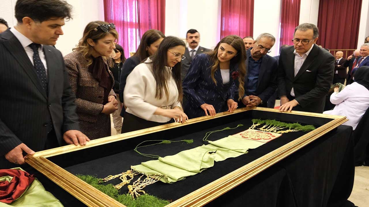 Mersin’de Maneviyat ve Sanat buluştu: Kutsal emanetlere saygı sergisi yoğun ilgi gördü