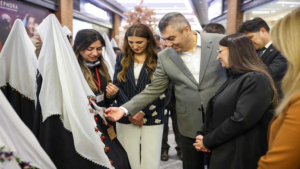 Foto - Mersin’de Maneviyat ve Sanat buluştu: Kutsal emanetlere saygı sergisi yoğun ilgi gördü