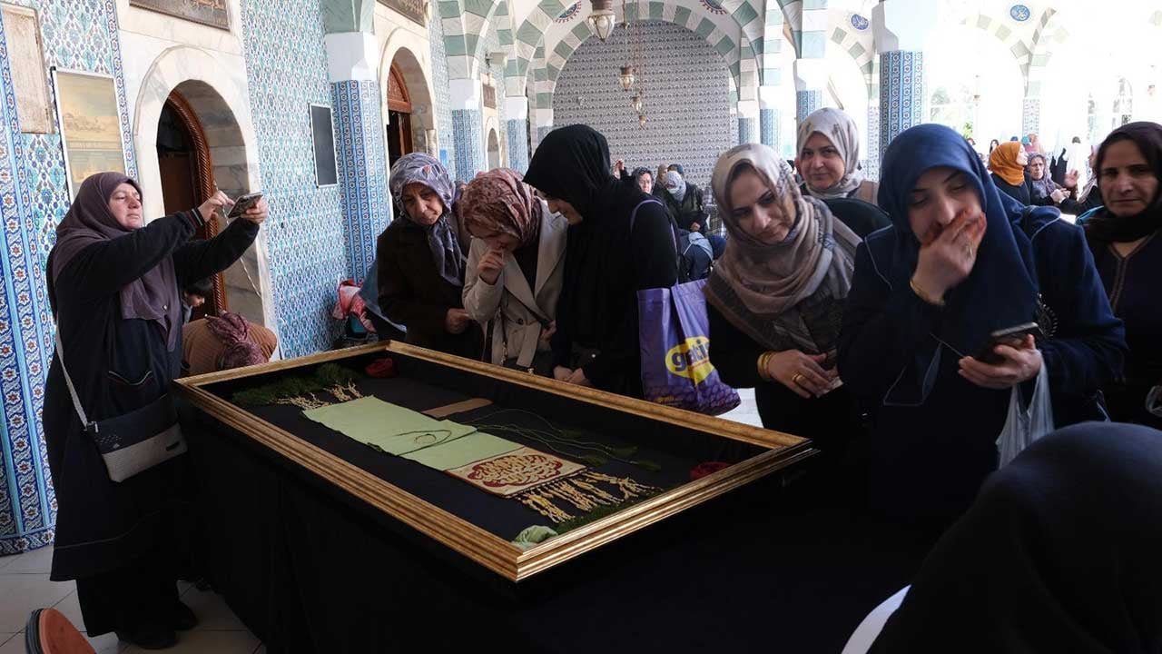 Foto - Mersin’de Maneviyat ve Sanat buluştu: Kutsal emanetlere saygı sergisi yoğun ilgi gördü