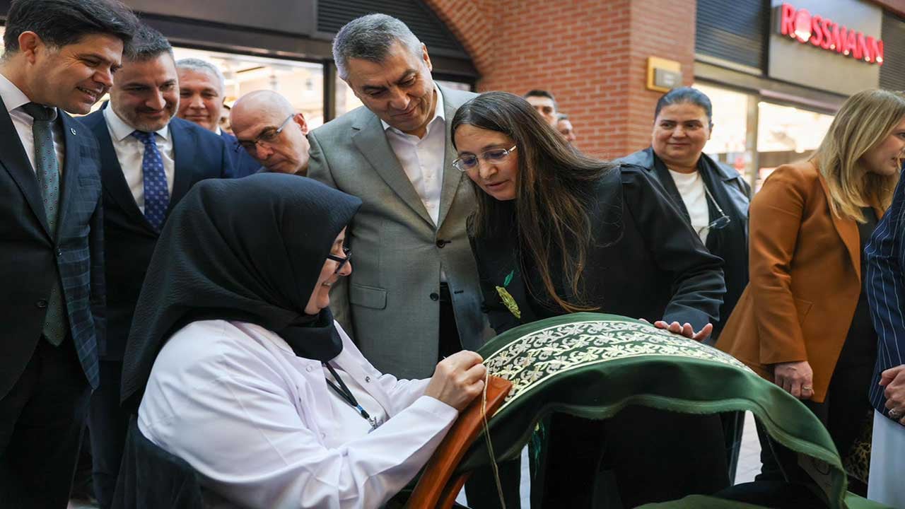 Foto - Mersin’de Maneviyat ve Sanat buluştu: Kutsal emanetlere saygı sergisi yoğun ilgi gördü
