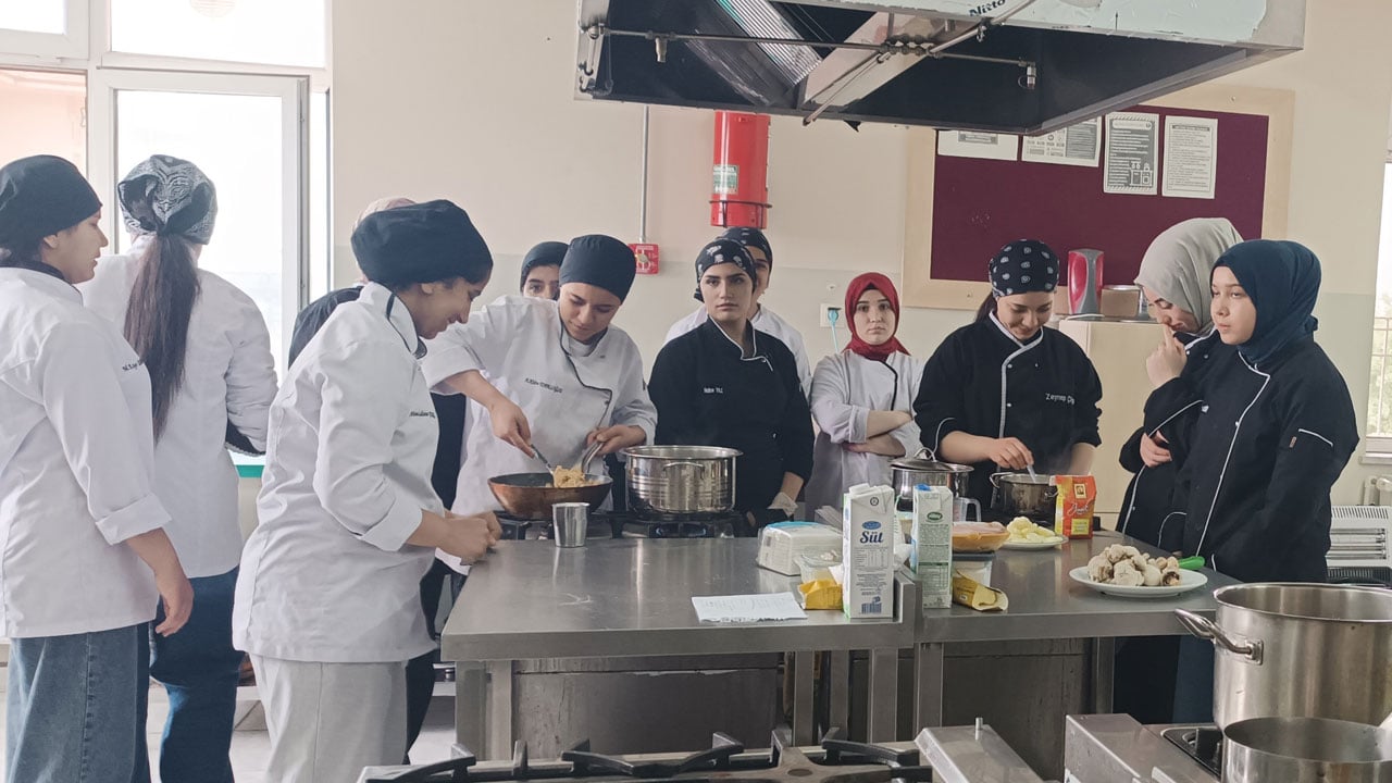Foto - Meslek lisesi fabrika gibi çalışıyor! Öğrenciler 9 ayda 40 milyon TL ciro yaptı