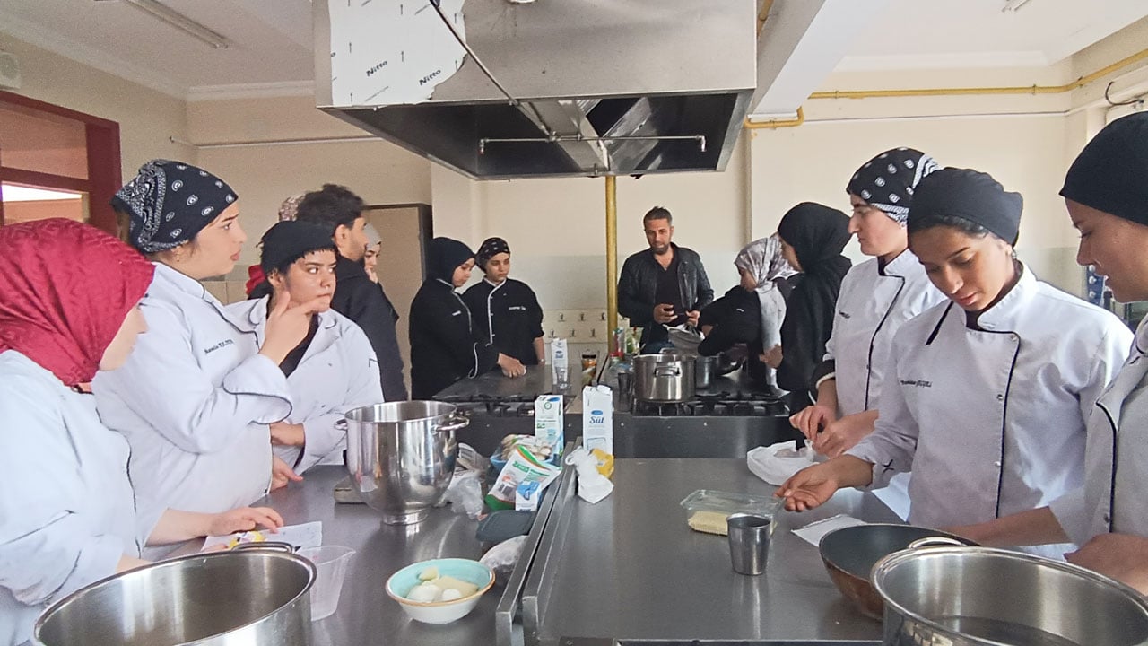 Foto - Meslek lisesi fabrika gibi çalışıyor! Öğrenciler 9 ayda 40 milyon TL ciro yaptı