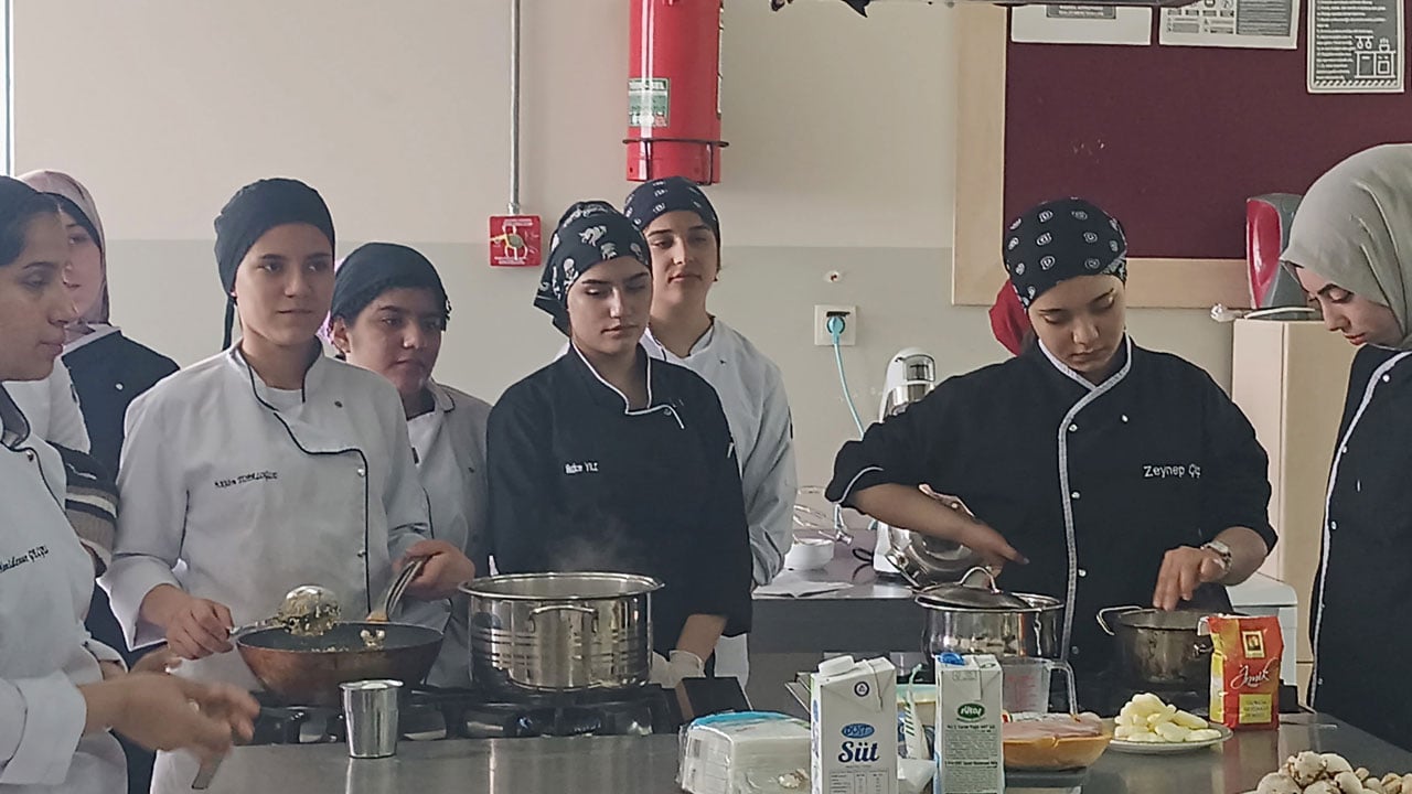 Foto - Meslek lisesi fabrika gibi çalışıyor! Öğrenciler 9 ayda 40 milyon TL ciro yaptı