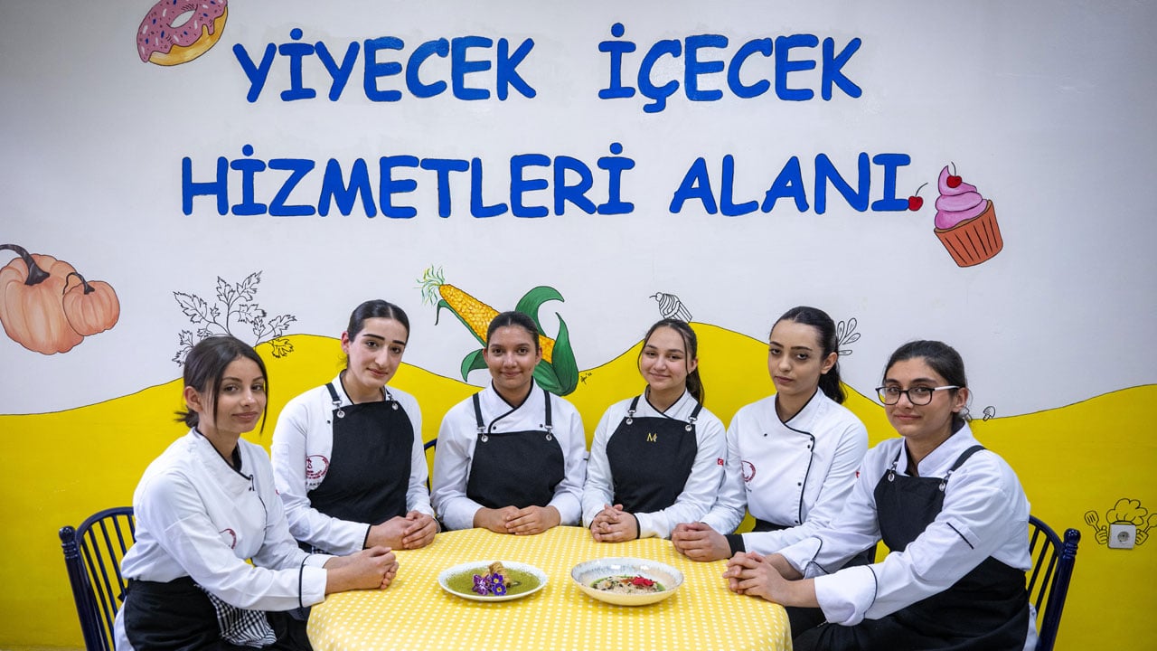 Foto - Meslek lisesi öğrencilerinden büyük başarı! 6 öğrenci 12 madalyayla döndü