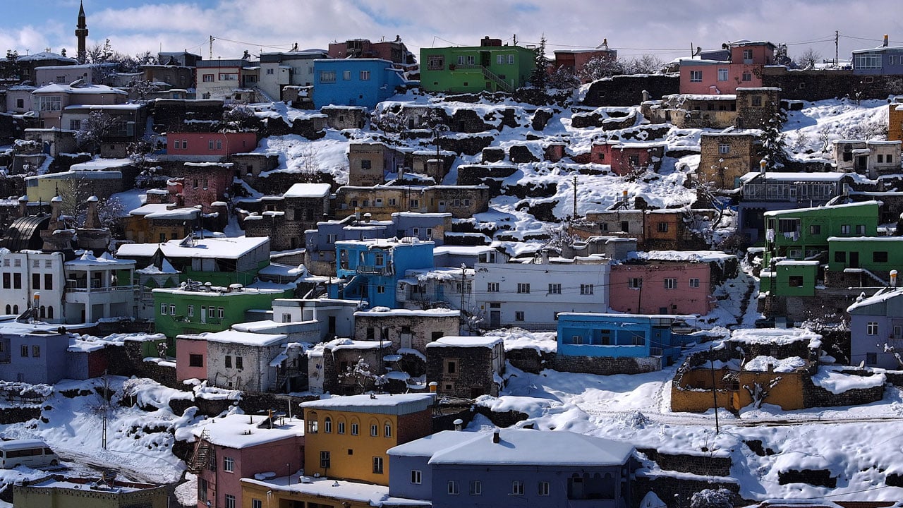 Foto - Mest eden manzara! Renkli evler beyaza büründü
