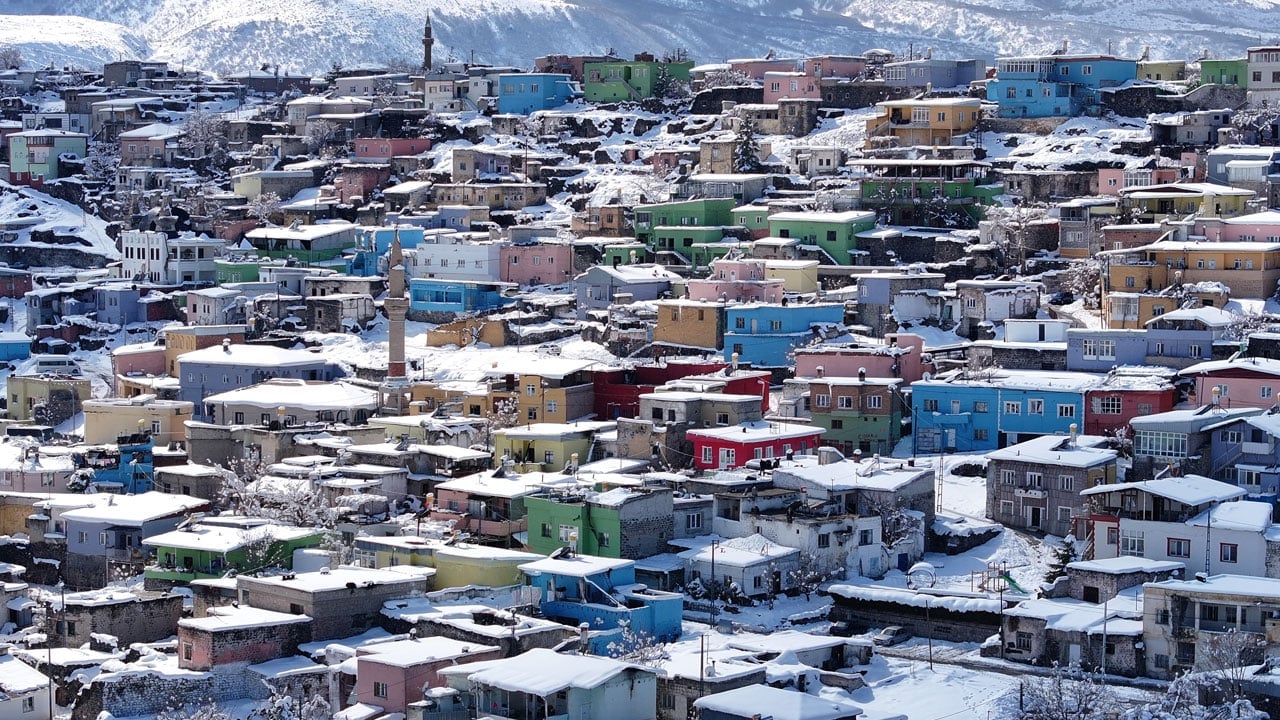 Foto - Mest eden manzara! Renkli evler beyaza büründü