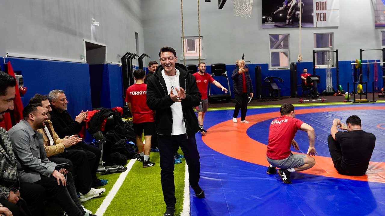 Mesut Özil: İnşallah Fenerbahçe şampiyon olur