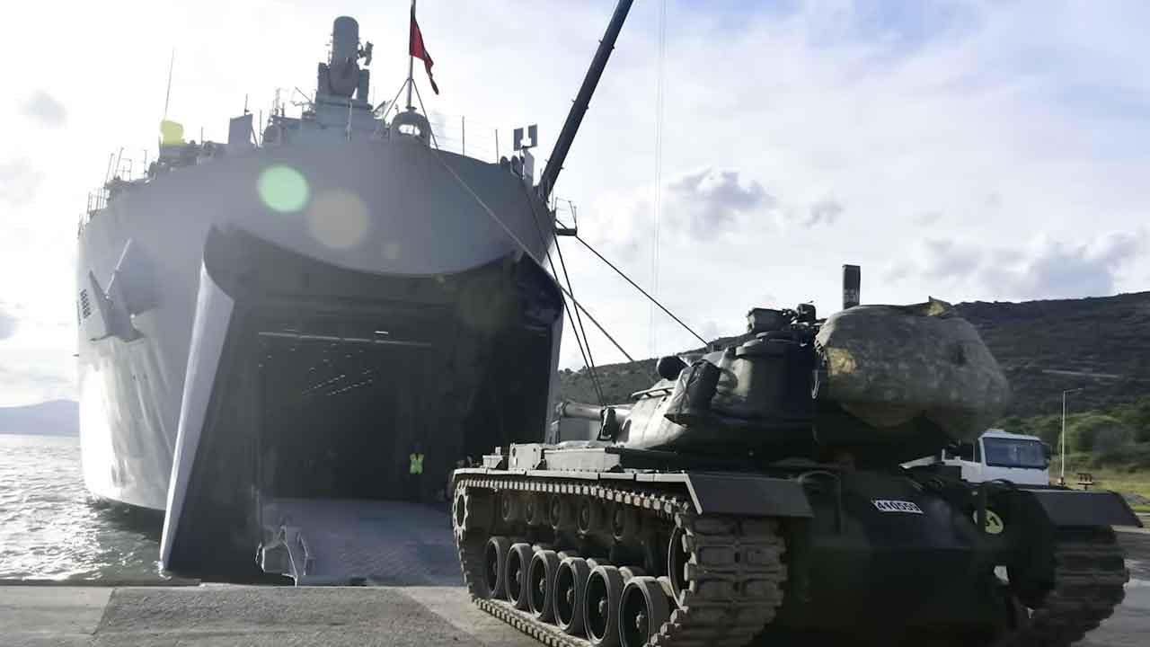 Foto - Mete Yarar 'burası çok kritik' diyerek canlı yayında açıkladı: Türk helikopterleri, İHA'lar, tanklar ülkeye girdi