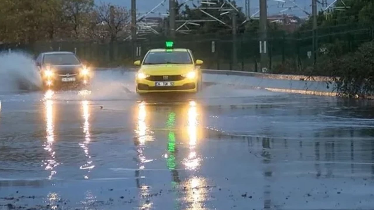 Foto - Meteoroloji duyurdu: Türkiye'ye büyük fırtına geliyor, sağnak yağmur yurdu vuracak! AKOM açıkladı