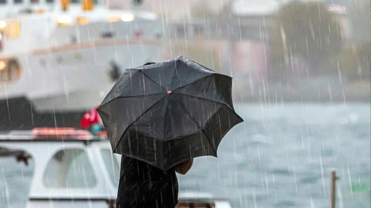 Meteoroloji duyurdu: Türkiye'ye büyük fırtına geliyor, sağnak yağmur yurdu vuracak! AKOM açıkladı