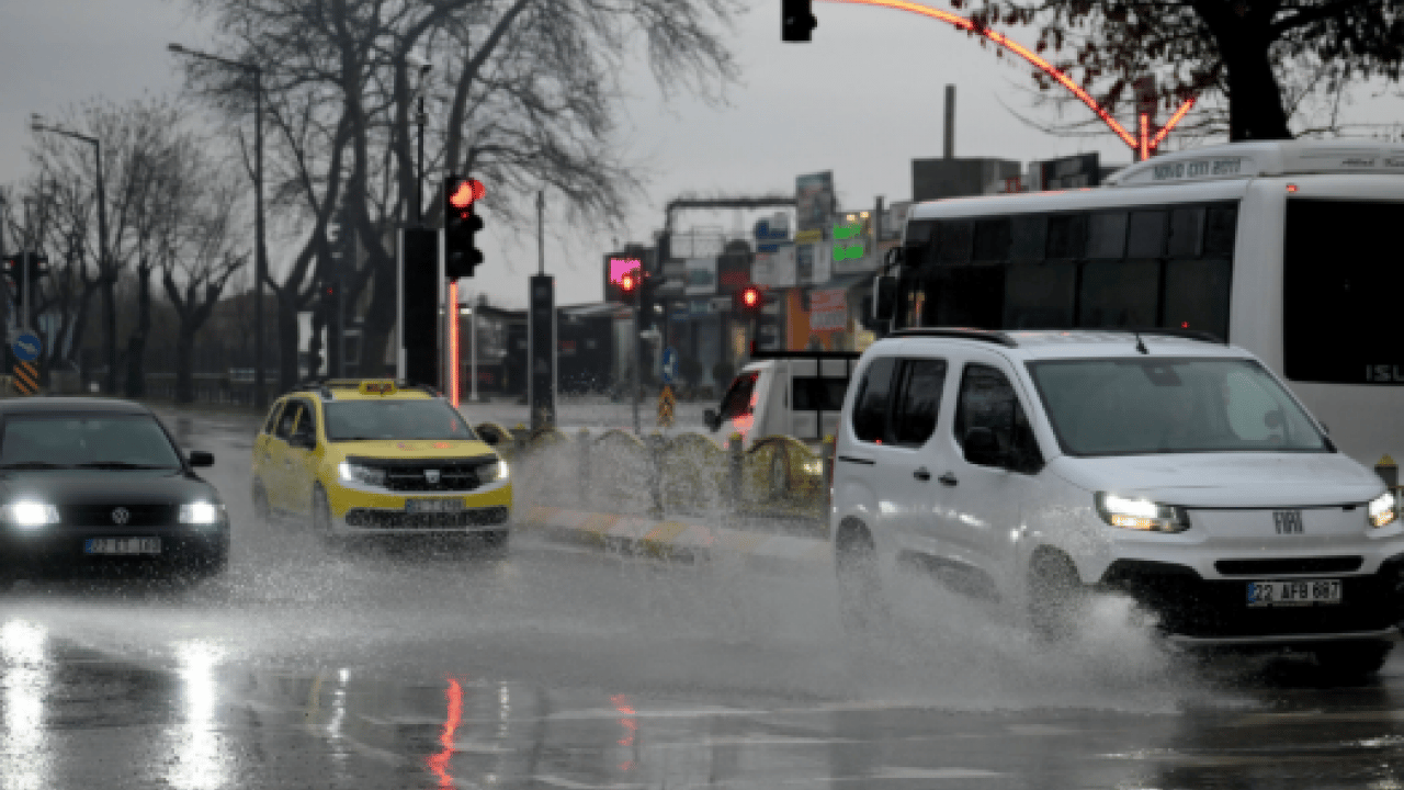 Foto - Meteoroloji uyardı: 12 İl için ‘sarı’ alarm! Gök gürültülü sağanak yağış geliyor