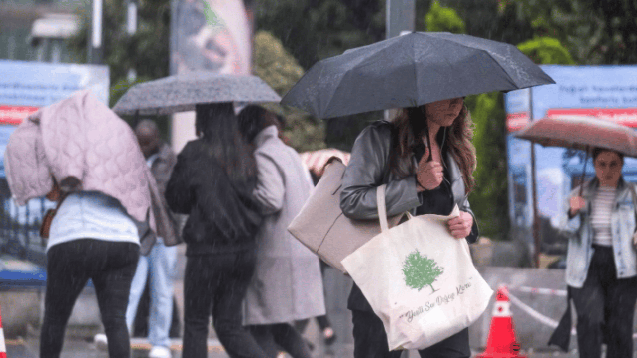Foto - Meteoroloji ve AKOM’dan uyarı! İstanbul ve Ankara dahil 16 il için kırmızı alarm