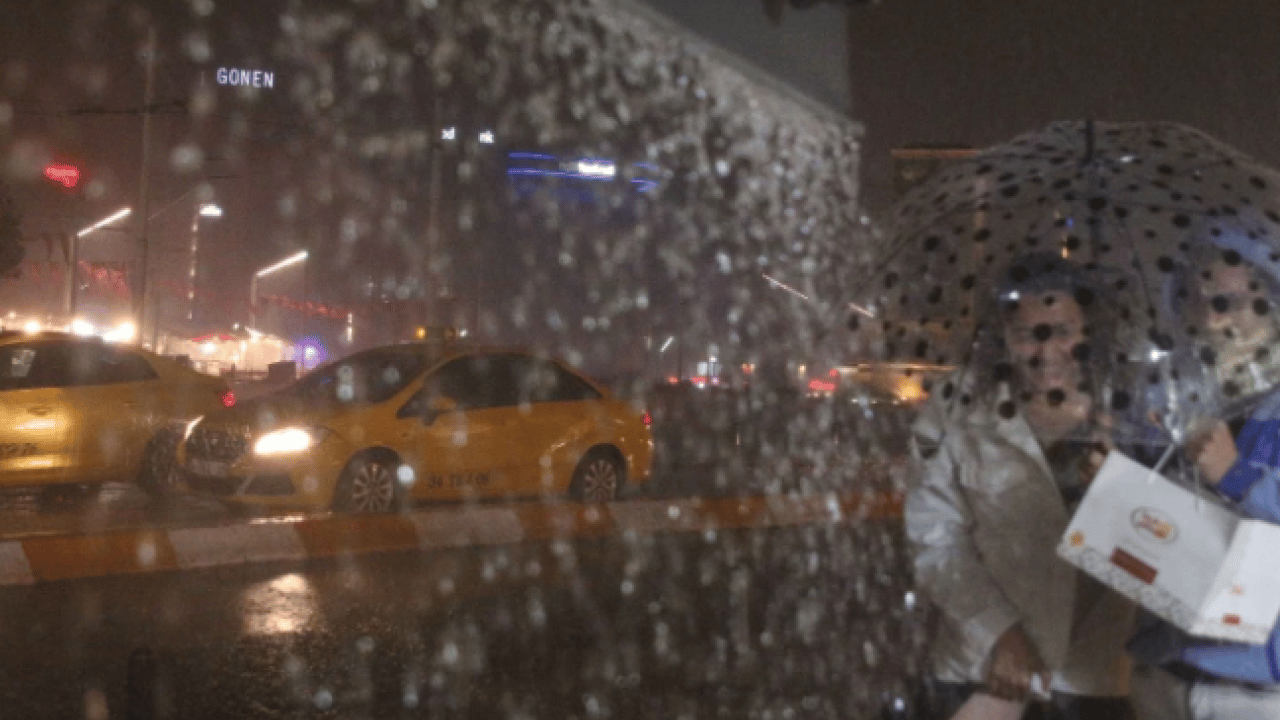 Foto - Meteoroloji ve AKOM’dan uyarı! İstanbul ve Ankara dahil 16 il için kırmızı alarm