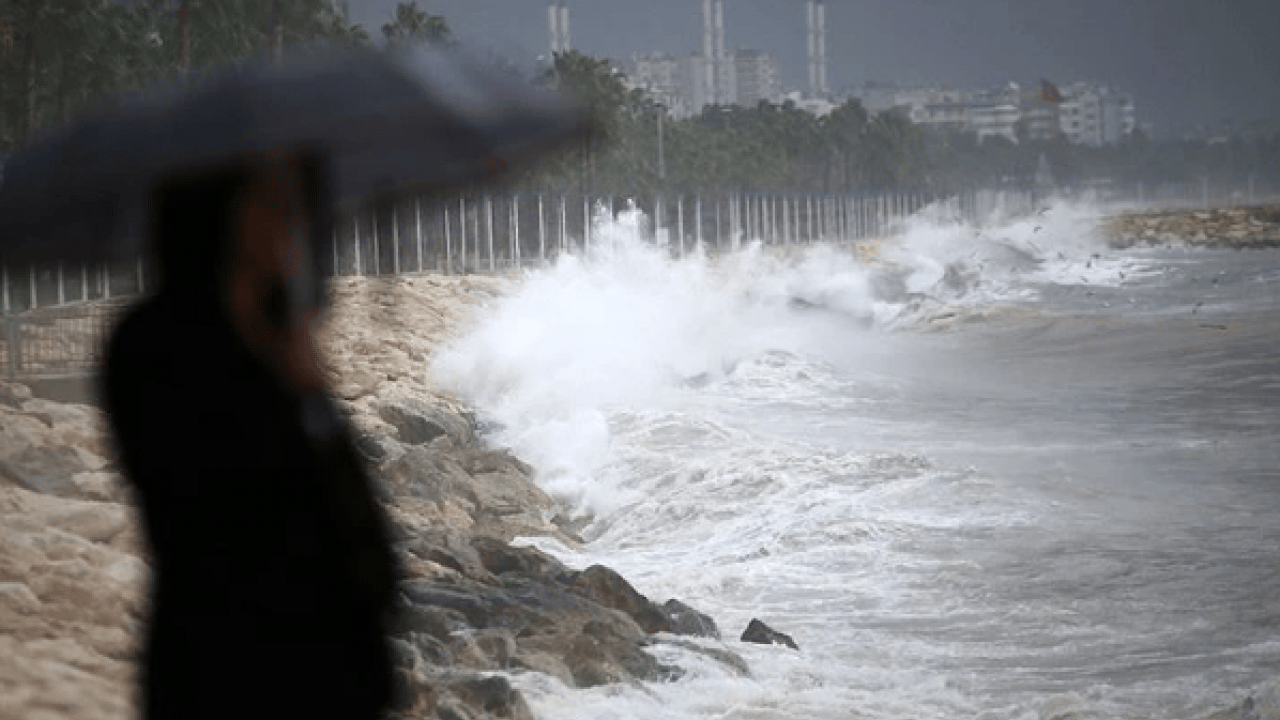 Foto - Meteoroloji ve AKOM’dan uyarı! İstanbul ve Ankara dahil 16 il için kırmızı alarm