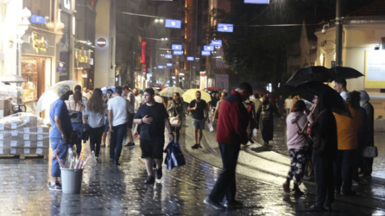 Foto - Meteoroloji ve AKOM’dan uyarı! İstanbul ve Ankara dahil 16 il için kırmızı alarm
