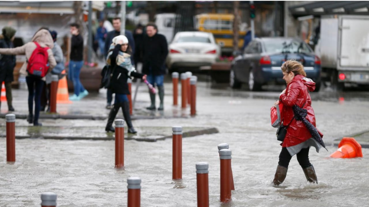 Meteoroloji’den hayati uyarı: 12 il için sarı alarm! Sağanak yağış, heyelan ve çığ riski kapıda