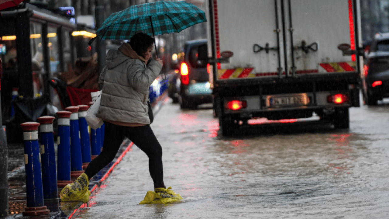 Foto - Meteoroloji’den hayati uyarı: 12 il için sarı alarm! Sağanak yağış, heyelan ve çığ riski kapıda
