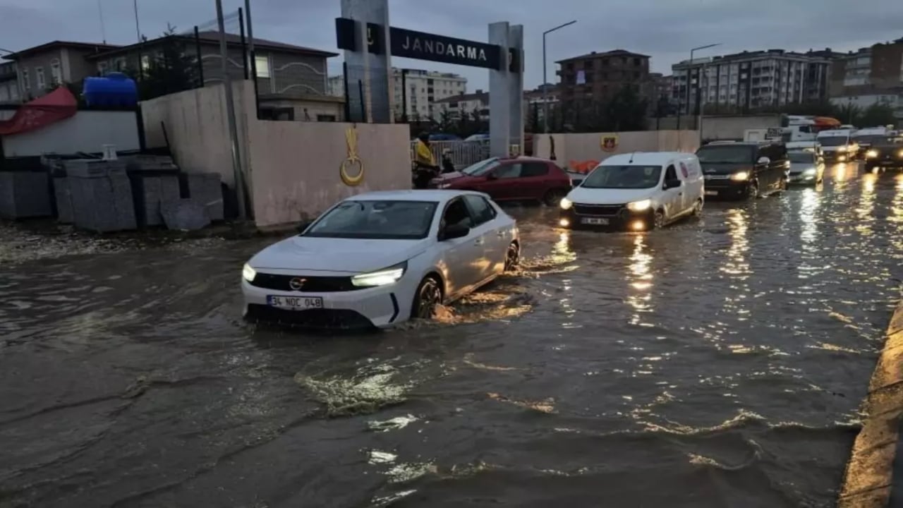 Foto - Meteoroloji’den kırmızı alarm! Çok kuvvetli geliyor: Bu iller için saat verildi, fena vuracak