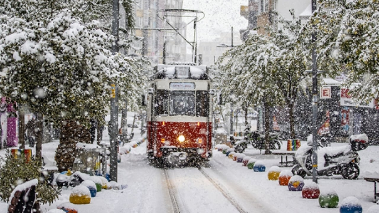 Foto - Meteoroloji’den son dakika raporu: İstanbul için kuvvetli kar uyarısı! Bu gece sıcaklıklar 10 derece düşüyor