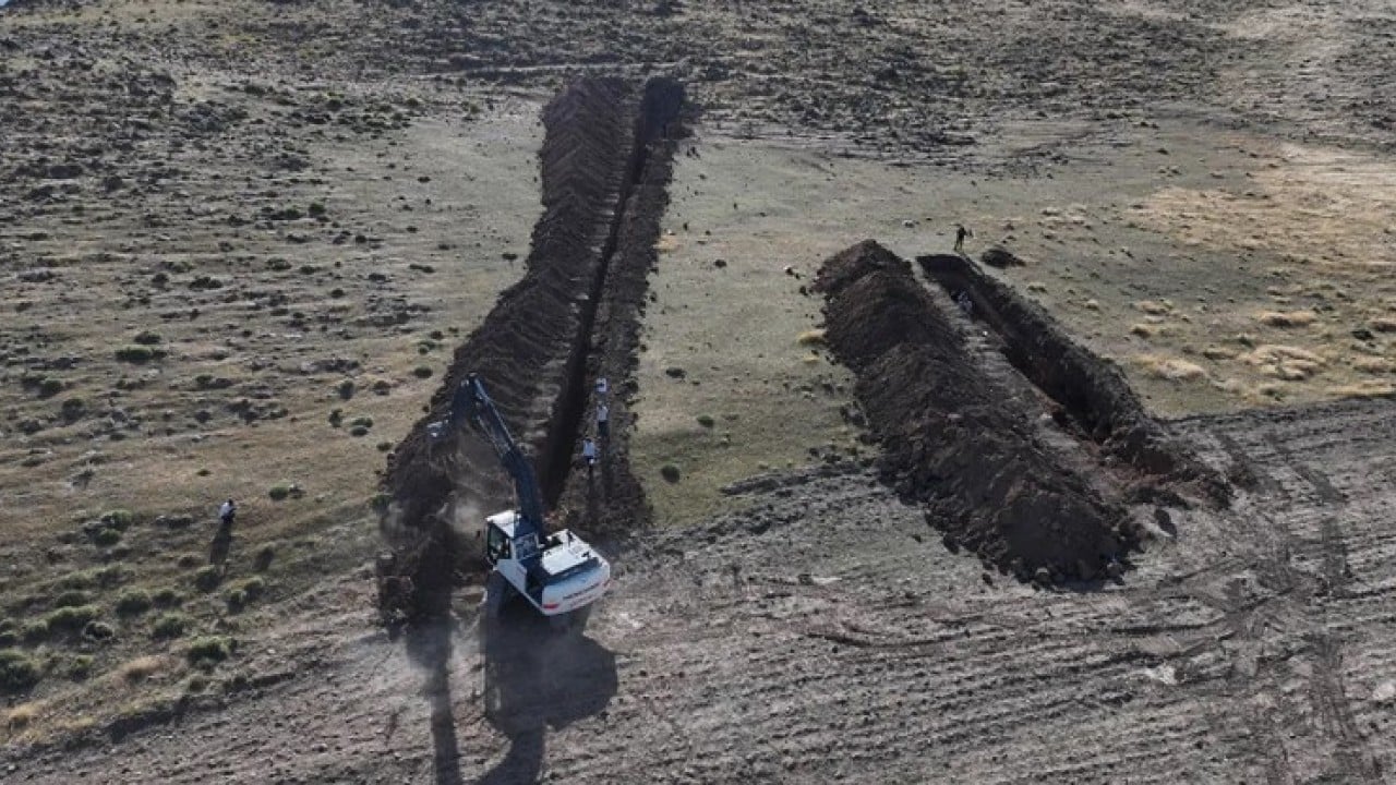 Foto - Metrelerce hendek kazdılar: İki ilçeyi deprem korkusu sardı!