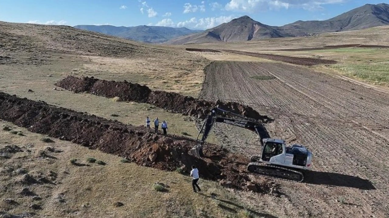 Foto - Metrelerce hendek kazdılar: İki ilçeyi deprem korkusu sardı!