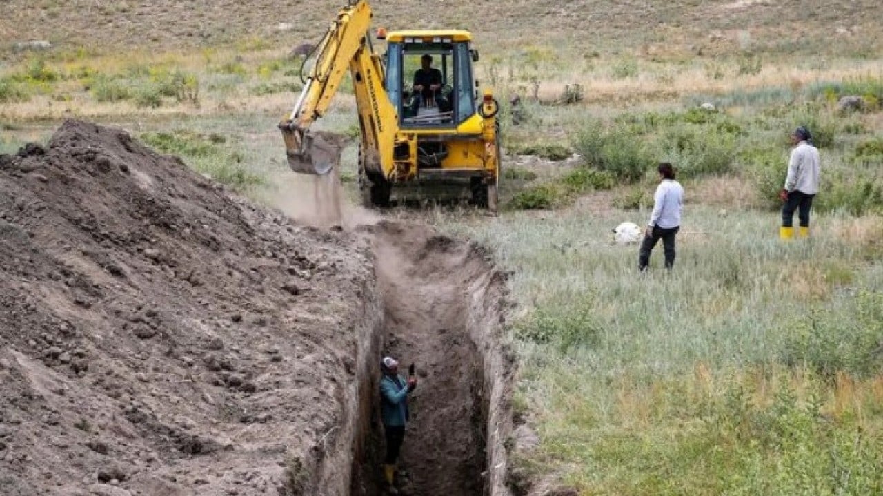 Foto - Metrelerce hendek kazdılar: İki ilçeyi deprem korkusu sardı!