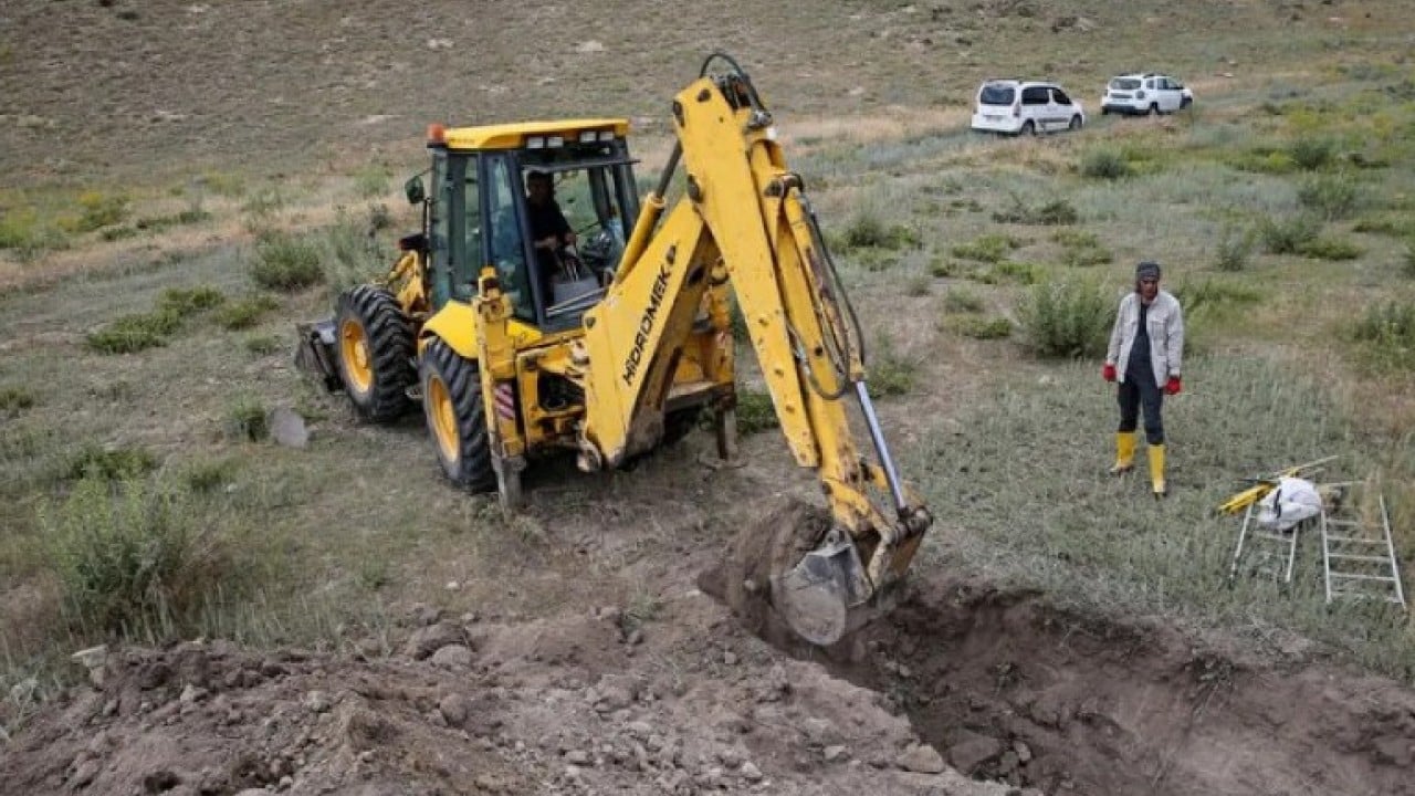 Foto - Metrelerce hendek kazdılar: İki ilçeyi deprem korkusu sardı!