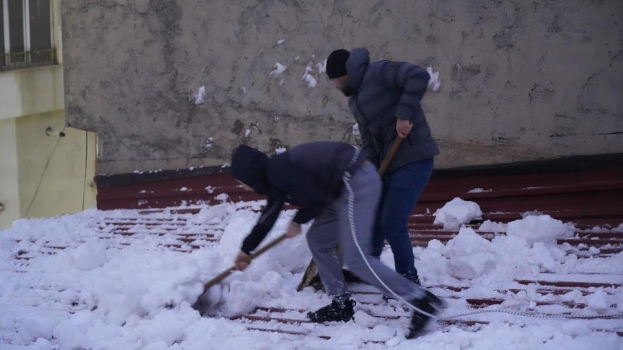 Foto - Metrelerce yükseklikte zorlu kış mesaisi