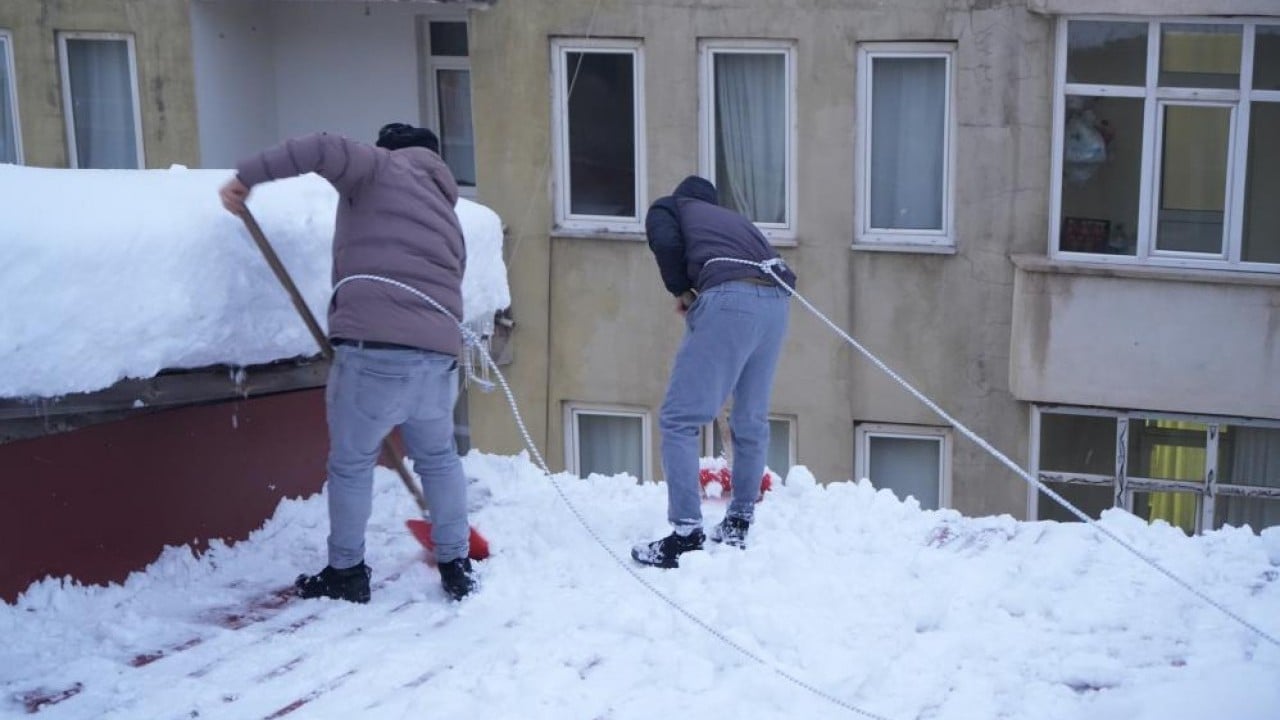 Foto - Metrelerce yükseklikte zorlu kış mesaisi