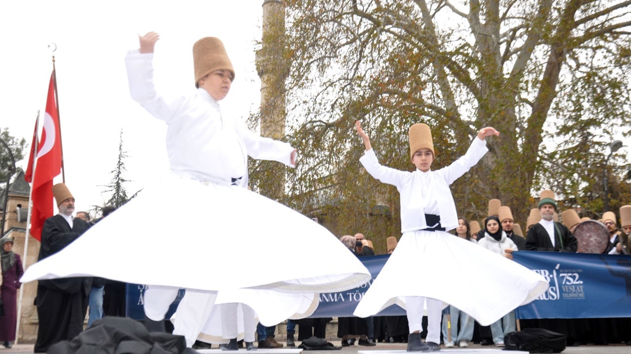 Mevlana için anlamlı tören! 752’nci Vuslat Yıl Dönümü yürüyüşle başladı