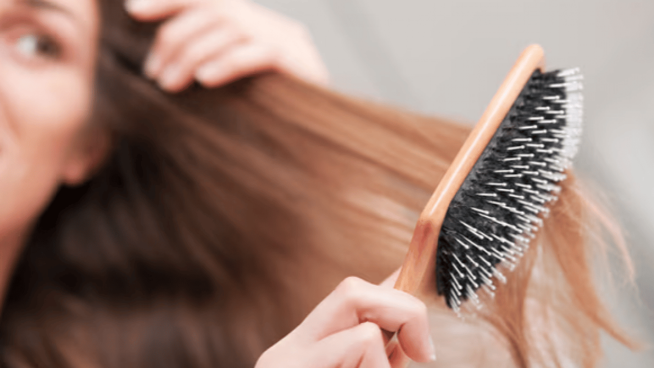 Foto - Mevsim geçişleri, stres ve yanlış bakım: Saç dökülmesini durduran maske tarifi! Reçete verildi...